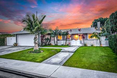 8812 Lanark Circle Huntington Beach, CA 92646