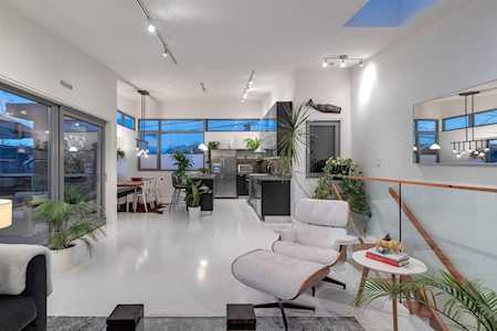 1555 E 20th Avenue Vancouver, BC V5N 2K7