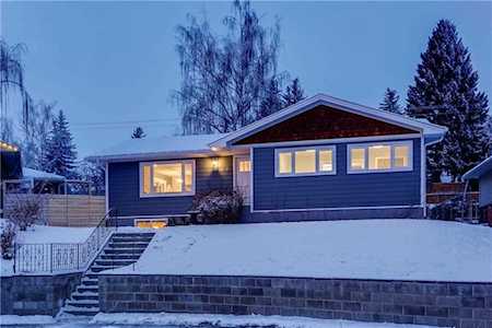 46 Collingwood Place NW Calgary, AB T2L 0P9