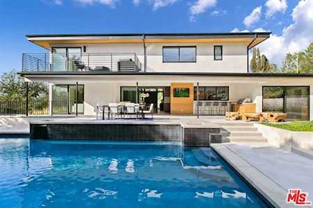 11428 Dona Lola Drive Studio City, CA 91604