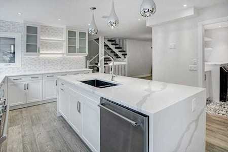 68 Baycrest Place SW #12 Calgary, AB T2V 0K6