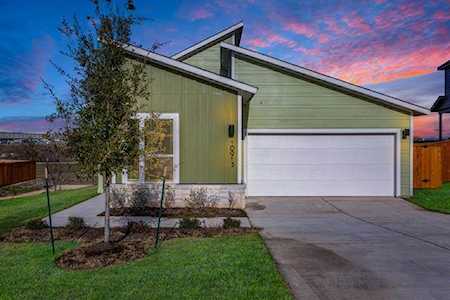 10913 American Mustang Loop Manor, TX 78653
