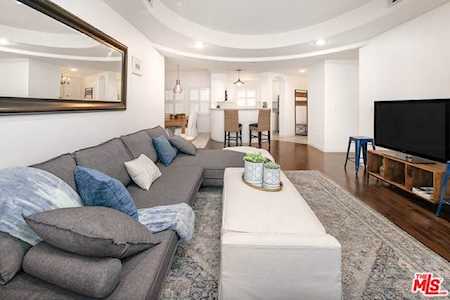 4400 Cartwright Avenue #103 Toluca Lake, CA 91602