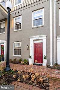 1316 Roundhouse Ln Alexandria, VA 22314