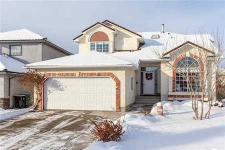 231 Hampshire Place NW Calgary, AB T3A 4Y7