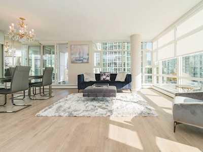 198 Aquarius Mews #706 Vancouver, BC V6Z 2Y4