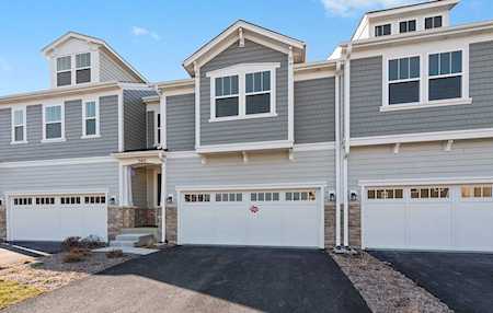 740 Riverbank Dr #4-2 Geneva, IL 60134