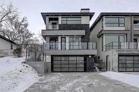 3648 8 Avenue NW Calgary, AB T2N 1E1