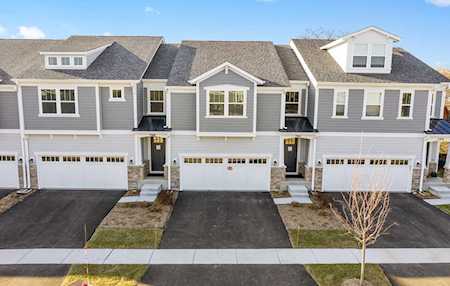 752 Riverbank Dr #4-4 Geneva, IL 60134