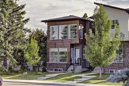 419 36 Avenue NW Calgary, AB T2K 0C7