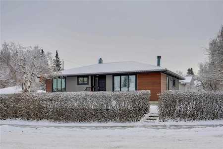 120 Gloucester Crescent SW Calgary, AB T3E 4V5
