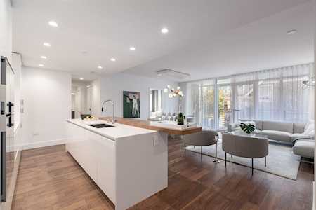 375 W 59th Avenue #206 Vancouver, BC V5X 1X3
