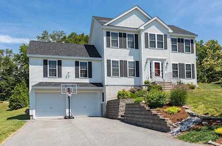 14 Eileen Avenue Clinton, MA 01510