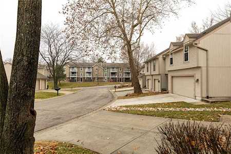 5972 N Bellefontaine Ave Gladstone, MO 64119