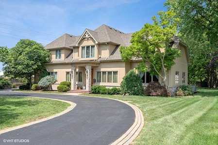 2112 Walnut Circle Northbrook, IL 60062