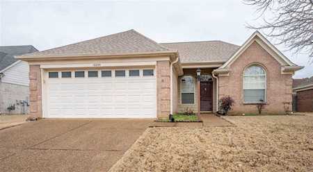 10200 S Green Moss Dr Cordova, TN 38018