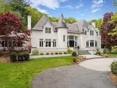190 Pond Road Wellesley, MA 02482