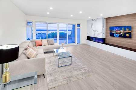 2274 Folkestone Way #112 West Vancouver, BC V7S 2X7
