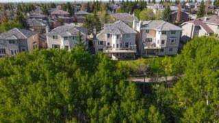 68 Christie Knoll Heights SW Calgary, AB T3H 2V2