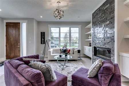 3823 44 Street SW Calgary, AB T3E 3R5