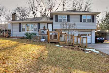 205 NW Englewood Ct Gladstone, MO 64118