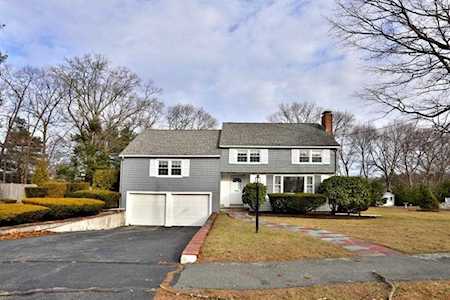 3 Roundy Road Lynnfield, MA 01940