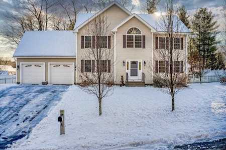 10 Maple Ridge Rd Tyngsborough, MA 01879