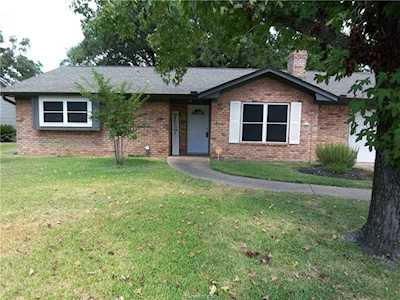 1513 Woodland Dr Bryan, TX 77802-1060