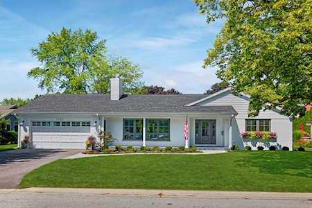 1344 Canterbury Ln Glenview, IL 60025