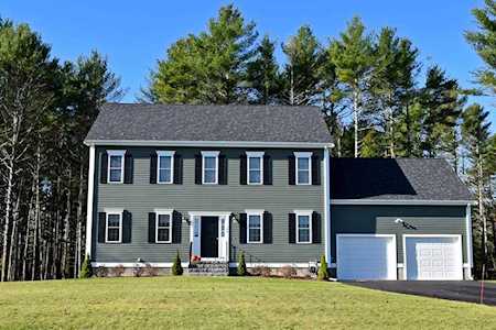 86 Cole Drive Rochester, MA 02770
