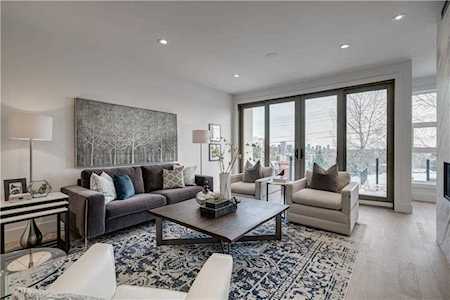 2516 19 Street SW Calgary, AB T2T 4X3