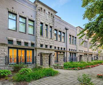 123 W Oak St #E Chicago, IL 60610