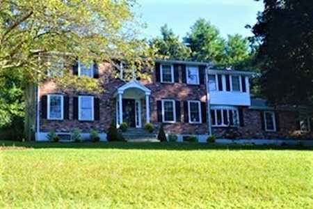 18 Onondaga Lane Medfield, MA 02052