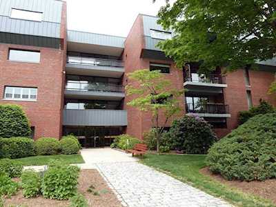 75 Grove St #121 Wellesley, MA 02482