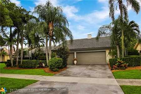 2022 Woodlake Circle Deerfield Beach, FL 33442