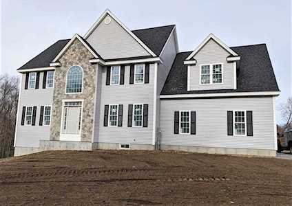 9 Silver Oak Rd Hudson, MA 01749