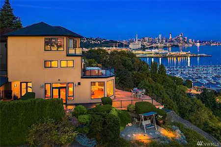 1452 28th Ave W Seattle, WA 98199