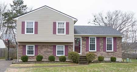 8702 Bristol Oaks Ct Louisville, KY 40299