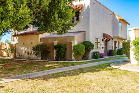 8860 N 12th Place Phoenix, AZ 85020