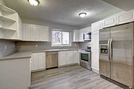 4810 40 Avenue SW #112 Calgary, AB T3E 1E5