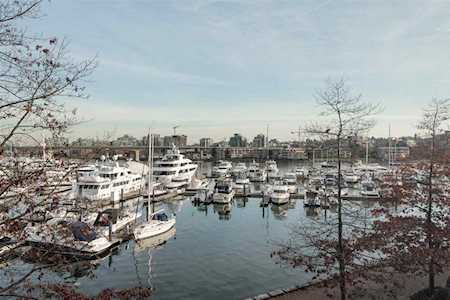 1228 Marinaside Crescent #311 Vancouver, BC V6Z 2W4