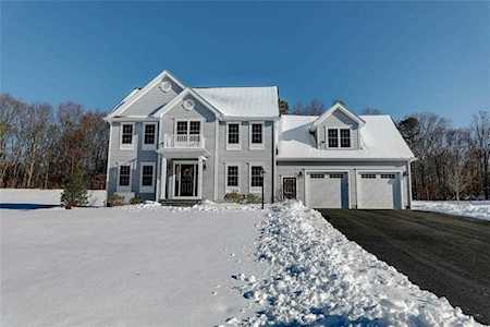 4 Leslie WY Lincoln, RI 02865