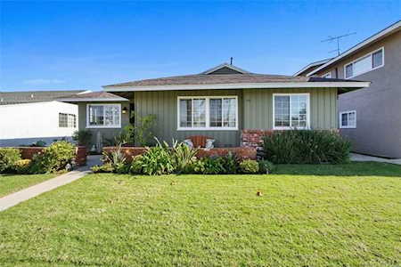 2722 Nipomo Avenue Long Beach, CA 90815