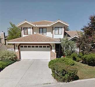 350 Douglasbank Bay SE Calgary, AB T2Z 1K7