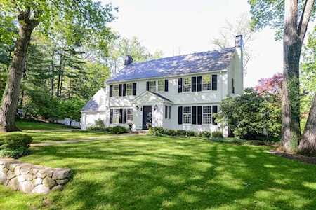 37 Woodcliff Rd Wellesley, MA 02481