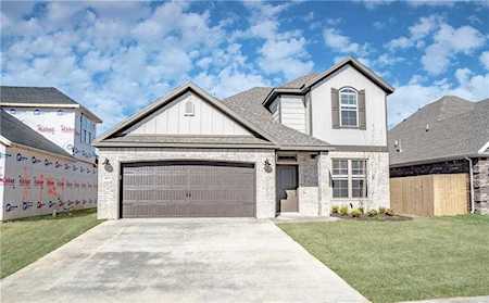 1522 Canal PL Lowell, AR 72745