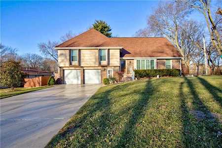 6906 N Agnes Ave Gladstone, MO 64119