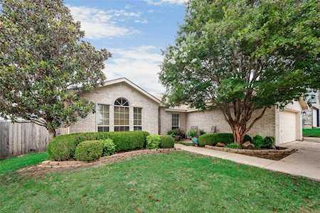 7104 Stonegate Drive Benbrook, TX 76126