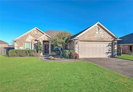 408 N Sabine Pass RD Fayetteville, AR 72704