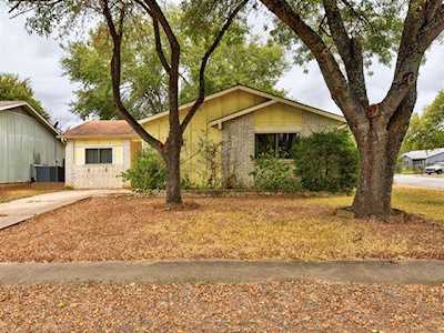 6200 Dove Springs Cir Austin, TX 78744
